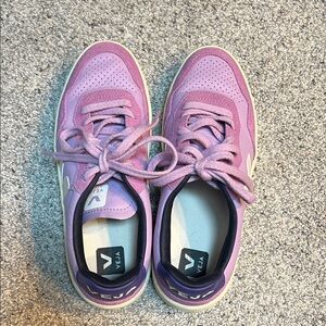 Veja Women's Lavender Sneakers